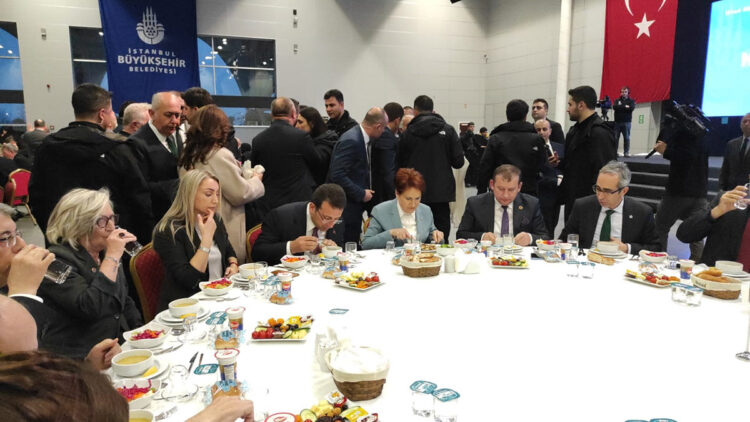 Akşener ve İmamoğlu iftarda muhtarlarla bir araya geldi