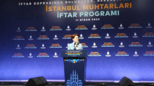 Akşener ve İmamoğlu iftarda muhtarlarla buluştu