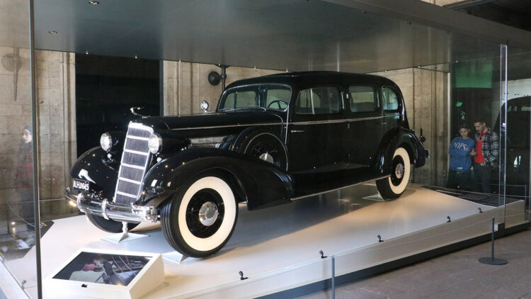 Atatürk'ün otomobiline Anıtkabir'de özel koruma