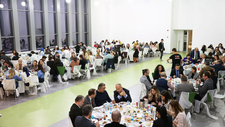 Atlas Üniversitesi aile iftarı düzenledi