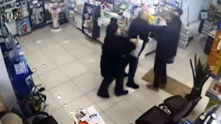 Avcılar'da eczacıya 'muadil ilaç' saldırısı