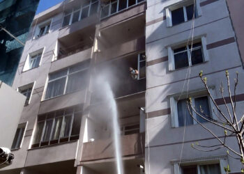 Avcılar'da vücut geliştirme şampiyonu evini ateşe verdi