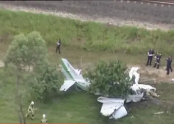 Avustralya’da pilot, düşen uçaktan sağ kurtuldu