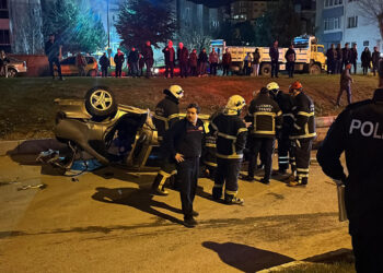 Aynı yöne giden otomobiller çarpıştı: 1 ölü, 6 yaralı