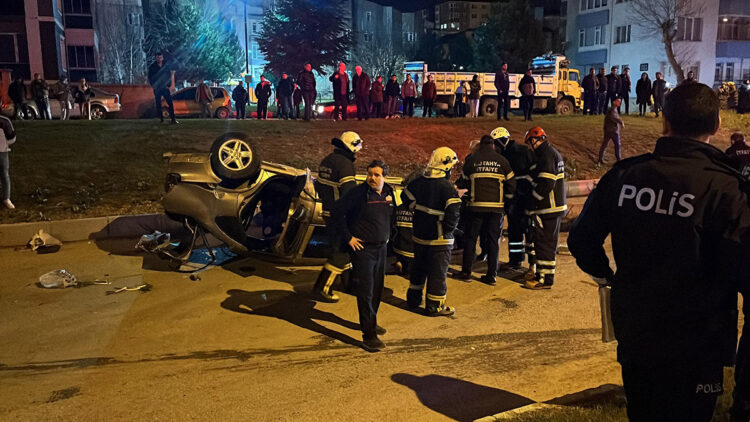 Aynı yöne giden otomobiller çarpıştı: 1 ölü, 6 yaralı