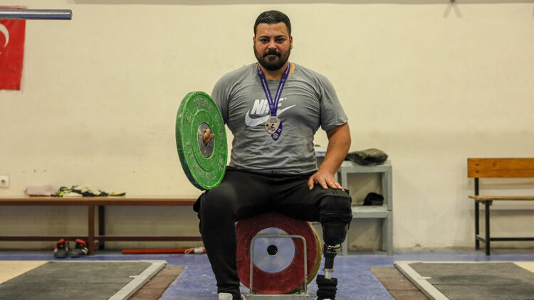 Bacağını kaybeden Orhun Şirin'in halter başarısı