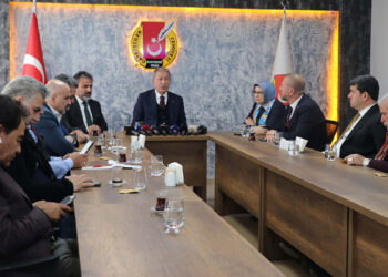 Bakan Akar: Mehmetçiğin nefesi teröristlerin ensesinde