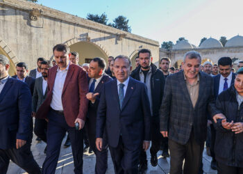 Bakan Bozdağ bayram namazını Şanlıurfa’da kıldı