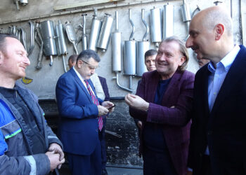 Bakan Karaismailoğlu Trabzon'da esnafı ziyaret etti