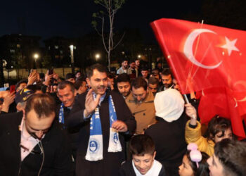 Bakan Kurum Zeytinburnu’nda gençlerle buluştu