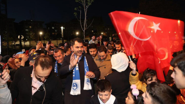 Bakan Kurum Zeytinburnu’nda gençlerle buluştu