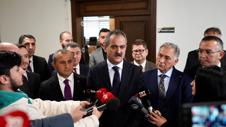 Bakan Özer, Ordu Üniversitesi'ni ziyaret etti