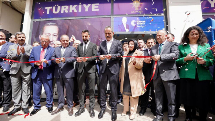 Bakan Özer Ünye'de seçim koordinasyon merkezini açtı