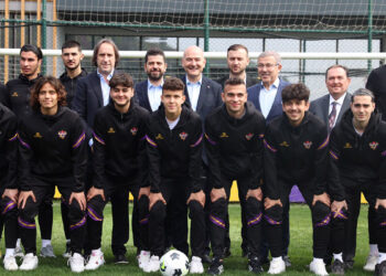 Bakan Soylu, Eyüpspor'u ziyaret etti