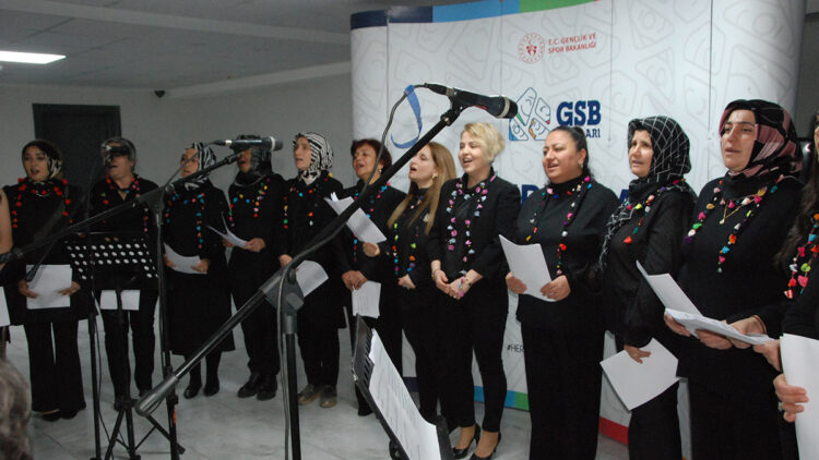 Bartın’da depremzede kadınlar konser verdi