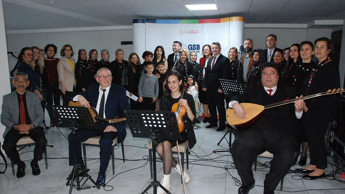 Bartinda depremzede kadinlar konser verdihr - yerel haberler - haberton