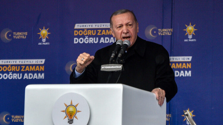 Bay Bay Kemal, emperyalizm edebiyatı yapıyor