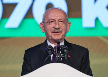 Bayrağımız ve vatanımız için ölüme gideriz
