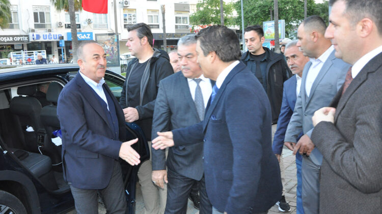 Bayramda depremzedeleri yalnız bırakmamak gerekiyor