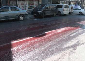 Bayrampaşa'da 29 Ekim caddesi kırmızıya boyandı