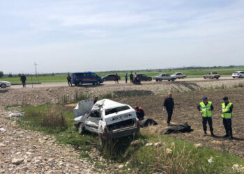 Beton mikseri ile otomobil çarpıştı; 2 ölü