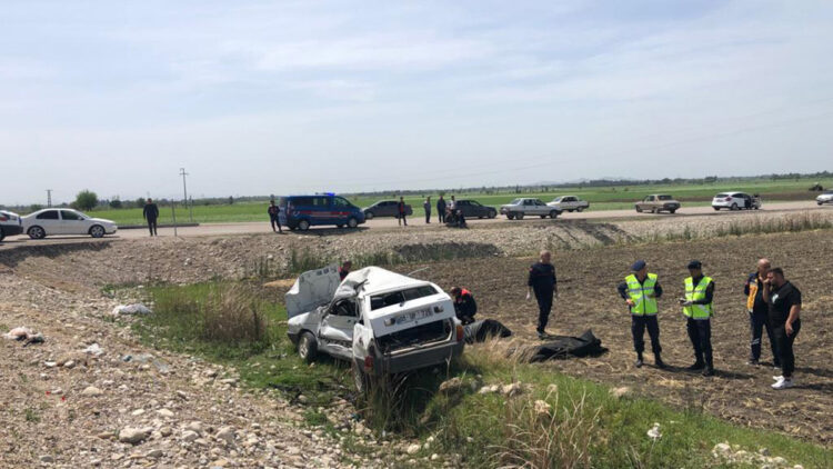 Beton mikseri ile otomobil çarpıştı; 2 ölü