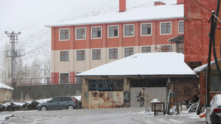 Bingöl'de nisan karı