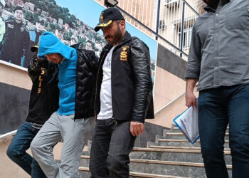 CHP binası yakınında ateş eden şüpheli yakalandı