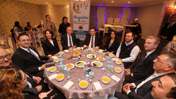 Çanakkaleliler Yenimahalle'de iftar yaptı