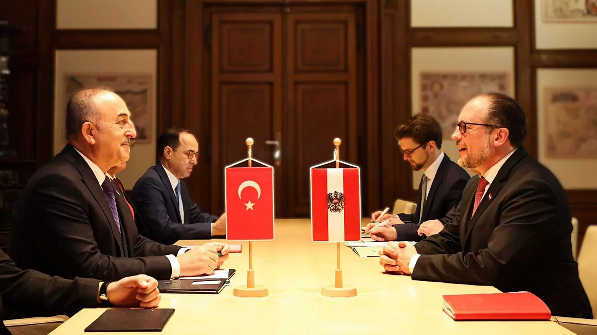 Çavuşoğlu, avusturya dışişleri bakanı ile görüştü