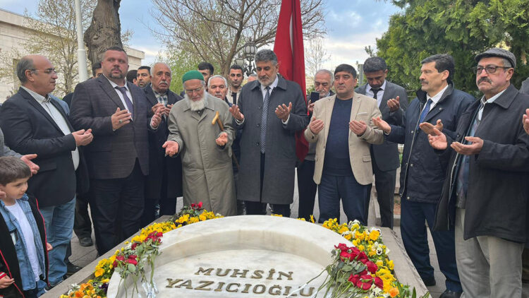 Çayır’dan Muhsin Yazıcıoğlu'nun kabrine bayram ziyareti