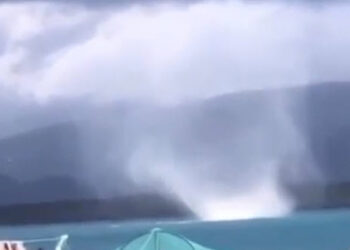 Çeşme açıklarında hortum kamerada