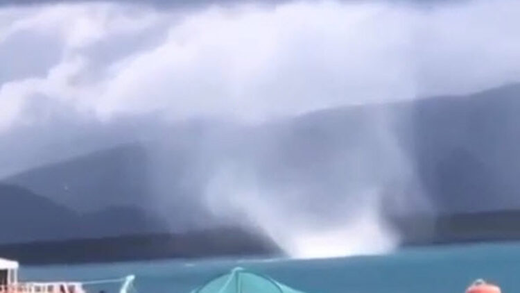 Çeşme açıklarında hortum kamerada