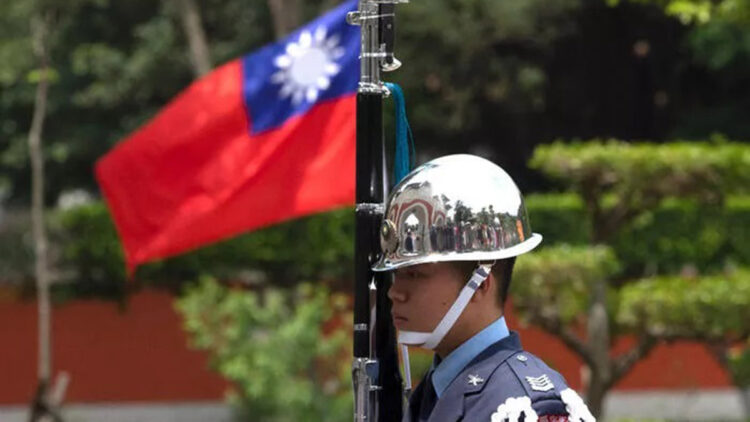 Çin'in Tayvan Boğazı tatbikatı devam ediyor