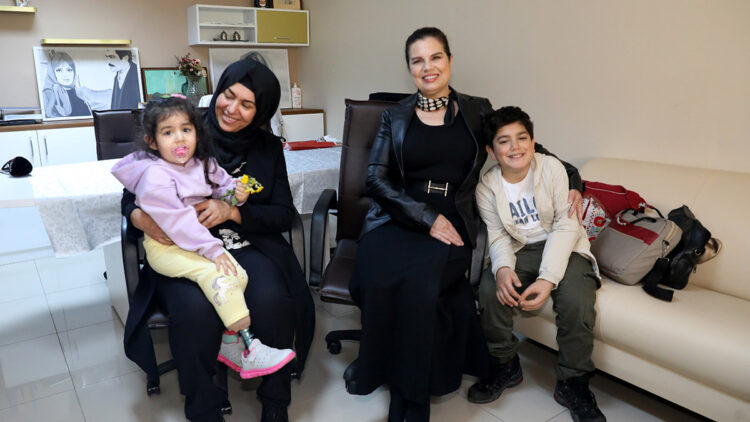 Çocuk İyilik Merkezi'nde protezlerine kavuştular