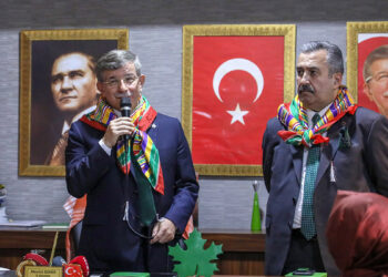 Davutoğlu'ndan 'Diyanet'i kapatacaklar' iddiasına yanıt