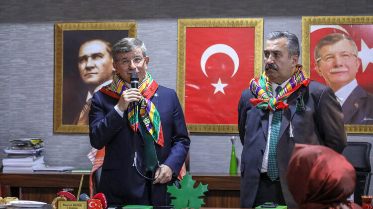 Davutoğlu'ndan 'Diyanet'i kapatacaklar' iddiasına yanıt