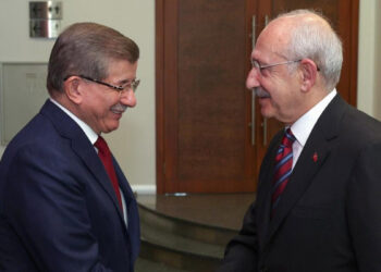 Davutoğlu'ndan Kılıçdaroğlu'nun kampanyasına bağış