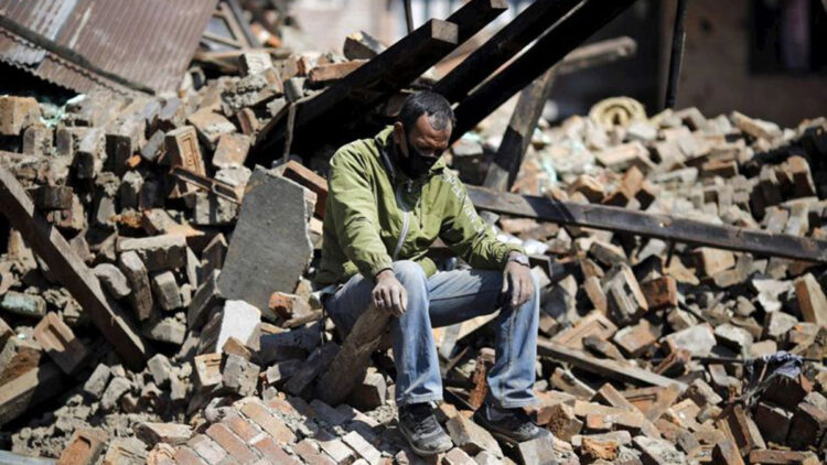 Depreme maruz kalan insanlar içine kapandı