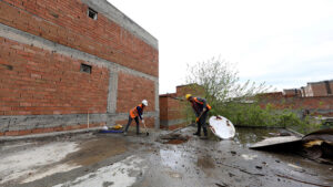 Diyarbakır’da 90 metruk yapının yıkımına başlandı