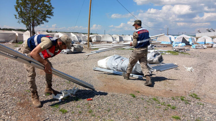 Diyarbakır’da 942 yedek çadır depoya kaldırıldı