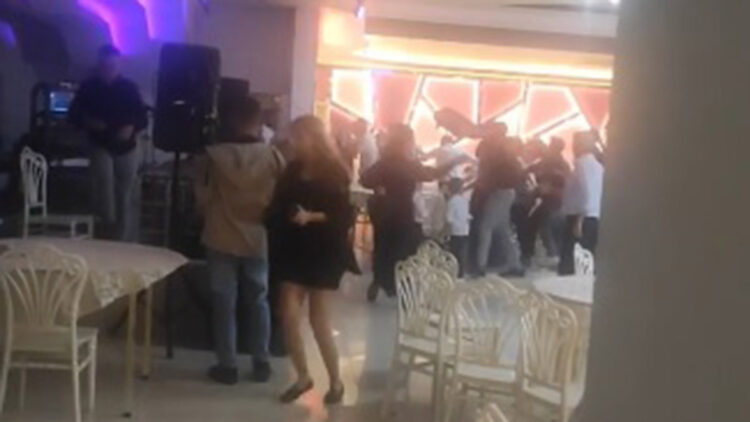 Düğünde iki grup arasında bıçaklı kavga: 10 yaralı