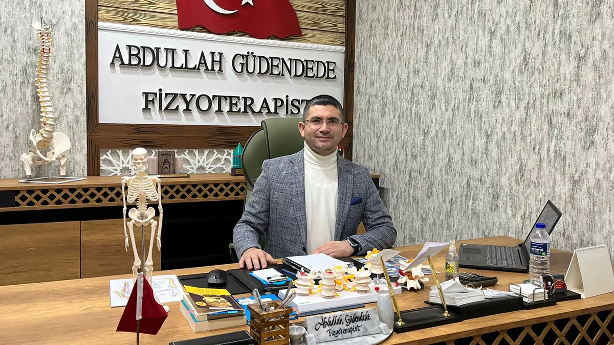 Vücudu doğru ve dengeli kullanmanın yaşam kalitesini arttırdığını söyleyen fizyoterapist abdullah güdendede, duruş bozukluğunun hayatın ileri dönemlerinde karşılaşılabilecek birçok ağrılı kas iskelet sistemi problemlerinin sebebi olabileceğini bildirdi.