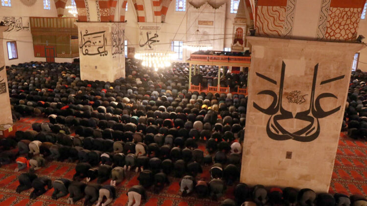 Edirne'de yaşayanlar, Eski Cami'yi doldurdu