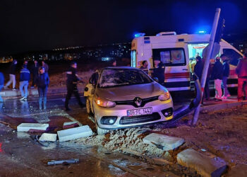 Elazığ'da otomobil ile TIR çarpıştı: 3 yaralı