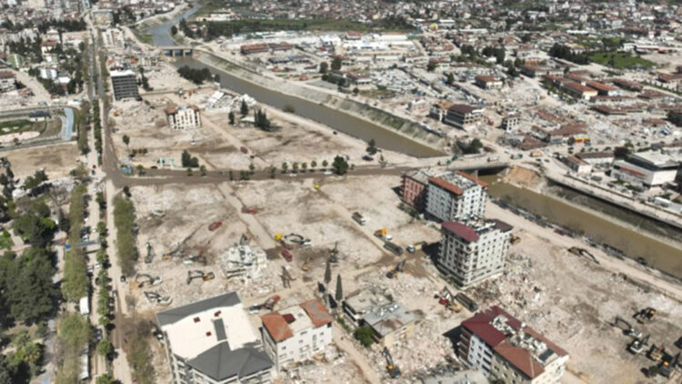 Enkaz kaldırma çalışmalarının yüzde 70'i tamamlandı