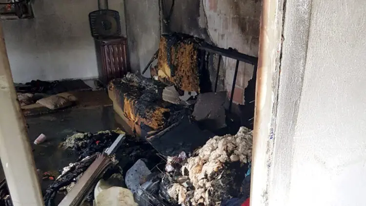 Evde çıkan yangında 2 bebekten biri öldü