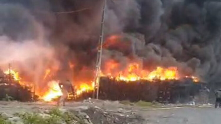 Eyüpsultan'da fabrika bahçesinde yangın