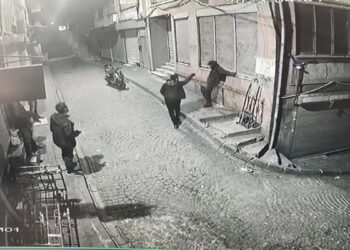 Fatih'te sokak ortasında cinayet kamerada