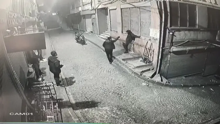 Fatih'te sokak ortasında cinayet kamerada